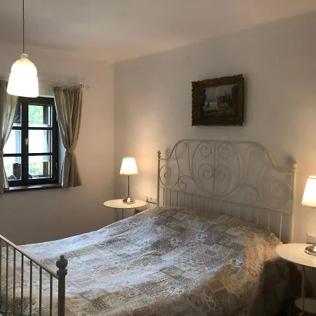 Liliana Vendeghaz Terény